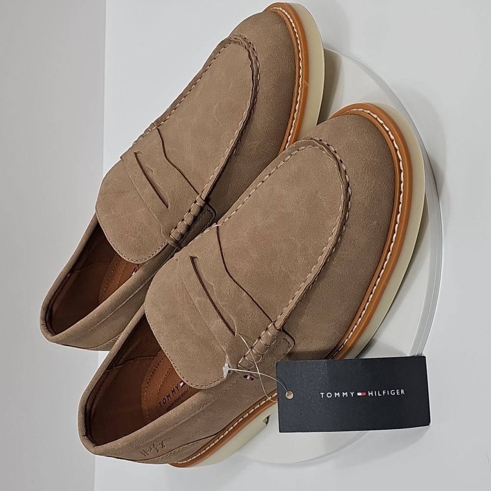 NWT Tommy Hilfiger Men’s Sector Penny Loafers Tan Slip On Shoes 11.5 Memory Foam